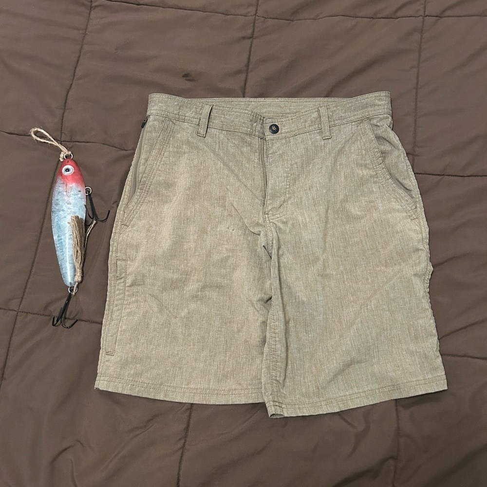 G.H. Bass & Co. Men's Tan Flat Front Shorts Lightweight